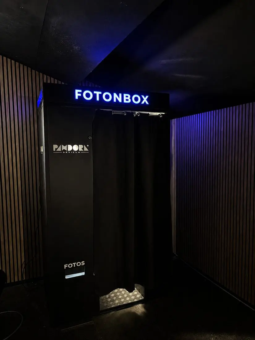 Fotomatón Fotonbox instalado en la discoteca Pandora, Sevilla